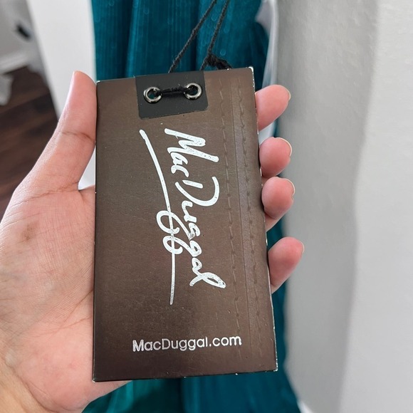 NEW MAC DUGGAL GREEN PLEATED GOWN Size 8 - Picture 11 of 12